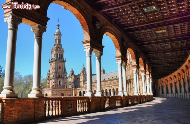 Loggiato_a_Plaza_Espana_a_Siviglia_Spagna_Andalusia_82995958