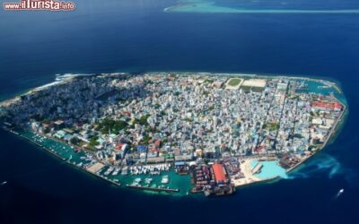 Male_la_capitale_delle_Maldive_vista_da_idrovolante_28314817