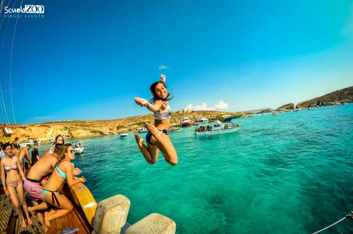 Viaggio per giovani a Malta, tra spiagge e discoteche