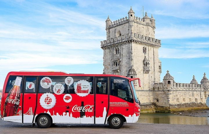 Tour delle attrazioni di Lisbona in bus gratuitamente grazie a Coca-Cola