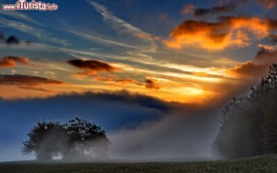 Nebbia__colline_Romagna_Monteromano_Brisighella_Emilia_Romagna