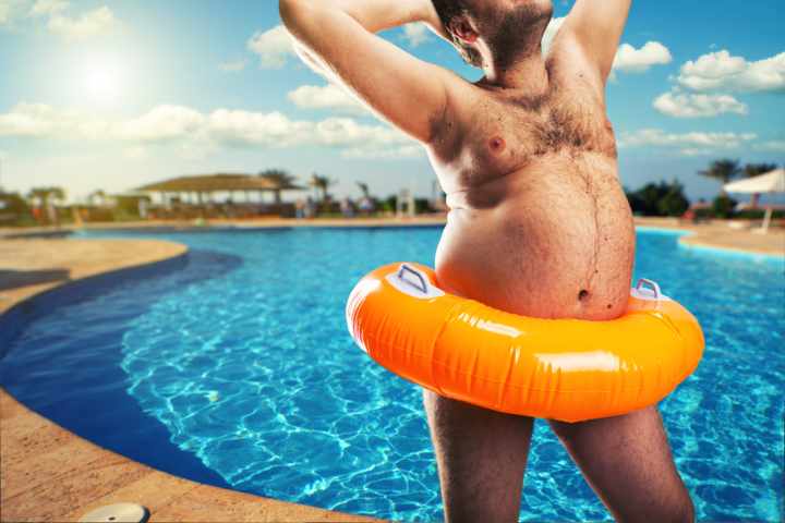 Nudista_in_piscina_a_Parigi