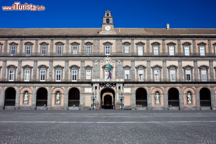 Palazzo Reale di Napoli: visitare in Piazza Plebiscito la reggia del re di Spagna