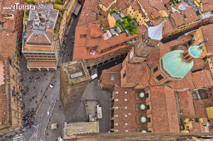 Panorama_Torre_Asinelli_Bologna_194226203