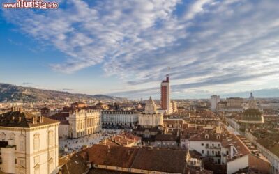 Panorama_di_Torino_fotografato_dal_campanile_del_DuomoSan_Giovanni_Battista_182871761