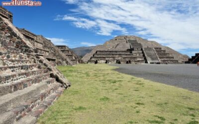 Piramide_della_Luna_a_Teotihuacan-_Messico_105323666
