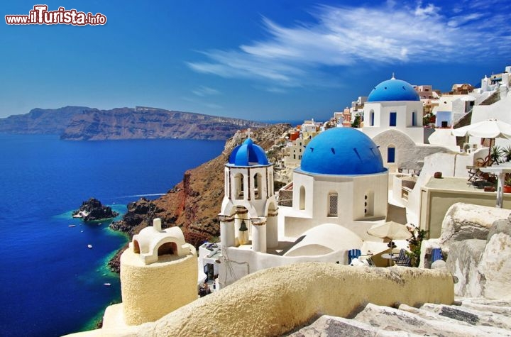 Santorini_Chora_panorama_caldera_Cicladi_Grecia_125504618