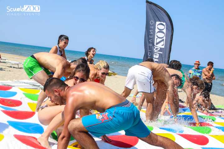 Spiaggia_rimini_divertimento_giovani