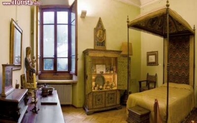 Stanza_-letto_baldacchino_Casa_Siviero_Firenze