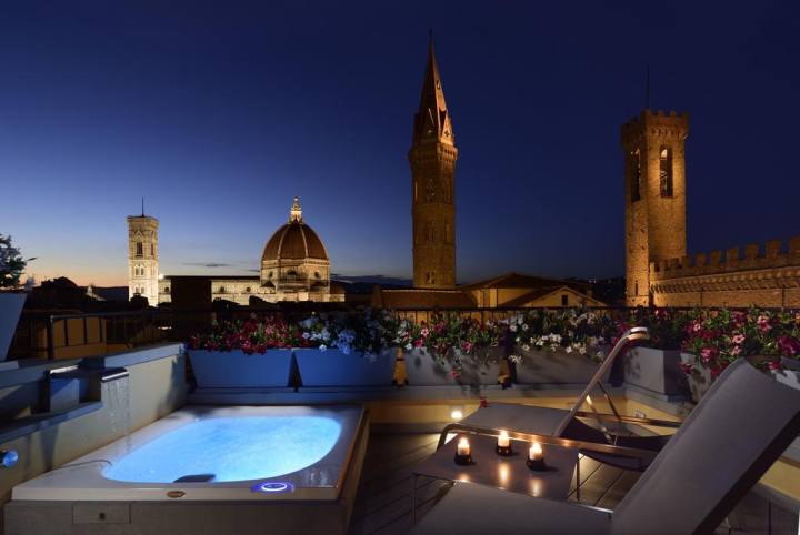 Suite_Hotel_con_vasca_idromassaggio_jacuzzi_privata_in_camera