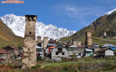 Torri_di_Ushguli_Svaneti_Monte_Shkhara_Georgia-1