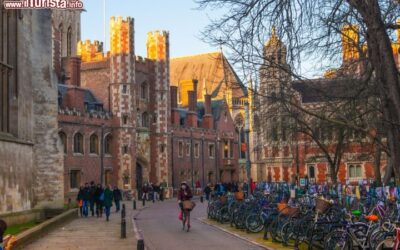 Trinity_street_Cambridge_e_omonimo_collegio_universitario_UK_249585145