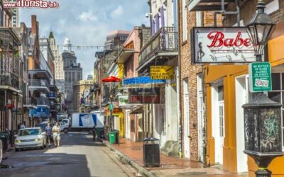Una_via_del_Quartiere_Francese_di_New_Orleans_153736553