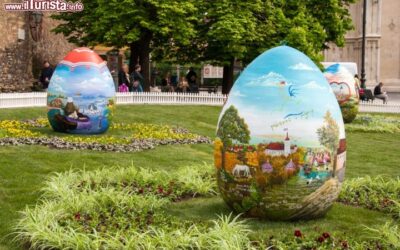 Le grandi uova di Pascqua nel centro di Zagabria in Croazia