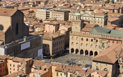 Veduta_aerea_Piazza_Maggiore_Bologna_148544075