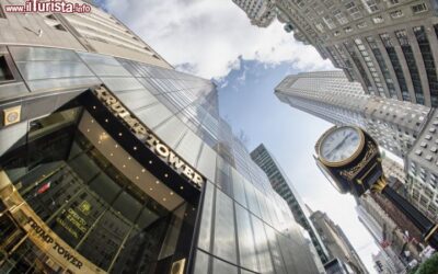 Vista_dela_Trump_Tower_dalla_strada_di_manhattan_New_York_140797348