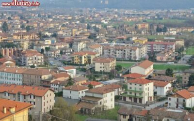 Vista_su_zona_residenziale_da_Creazzo_Colle