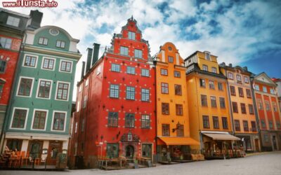 a_piazza_stortorget_nel_quartiere_di_gamla_stan_a_stoccolma_la_capitale_della_svezia