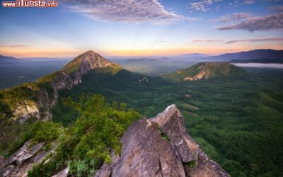 alba_dal_sentiero_di_gunung_baling_tra_le_montagne_del_kedah_in_malesia