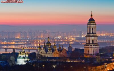 alba_sul_kiev-pechersk_lavra_-_uno_dei_simboli_della_capitale_dell_ucraina