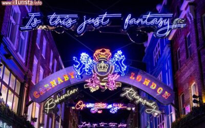 anche_le_luminarie_a_londra_ricordano_il_film_bohemian_rhapsody_siamo_a_carnaby_street