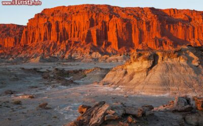 bizzarre_formazioni_rocciose_fotografate_al_tramonto_nella_valle_della_luna_a_san_juan