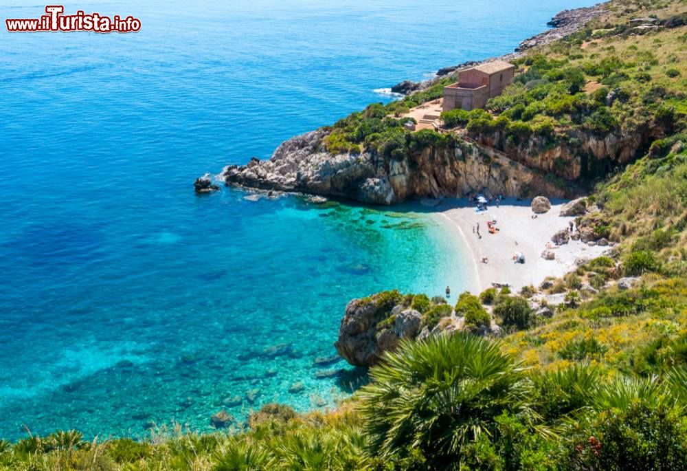 cala_tonnarella_dell_uzzo_la_prima_spiaggia_dello_zingaro