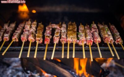 corropoli_abruzzo_gli_arrosticini_sono_protagonisti_della_sagra_dei_piatti_tipici