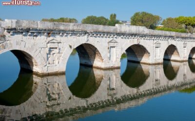 fiume_marecchia_e_ponte_tiberio_rimini