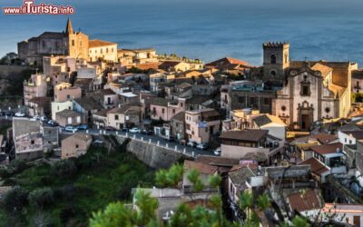 forza_d_agro_sicilia_qui_a_pasquetta_si_svolge_la_festa_dell_alloro_e_la_processione_dei_sacri_oli