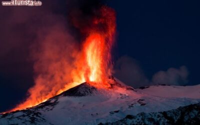 foto_eruzione_etna_di_notte_lava_92351242-4