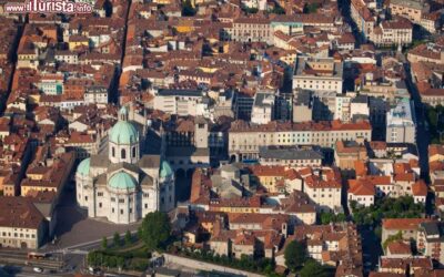 fotografia_aerea_di_como_e_il_suo_duomo