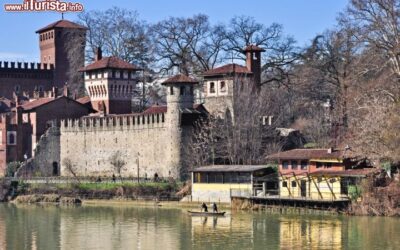 fotografia_dal_fiume_po_del_Borgo_Medievale_di_Torino_71715865