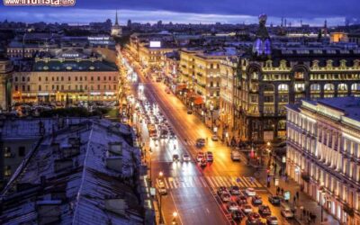 fotografia_dallalto_del_viale_principale_di_san_pietroburgo_la_prospettiva_nevskij
