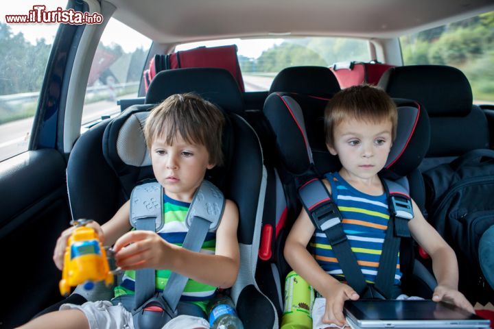 Giochi da fare in viaggio con i bambini: consigli su cosa portare e fare
