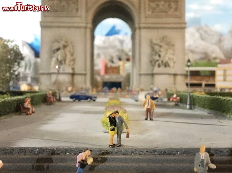 gulliver_s_gate_il_plastico_piu_grande_del_mondo_a_new_york_city