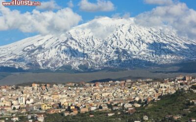 il_borgo_di_bronte_sul_versante_occidentale_dell_etna_in_sicilia_fotografato_in_inverno