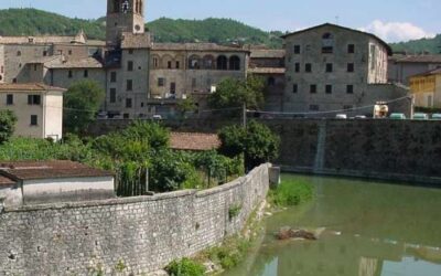 il_borgo_di_sant_angelo_in_vado_sul_fiume_metauro_nelle_marche