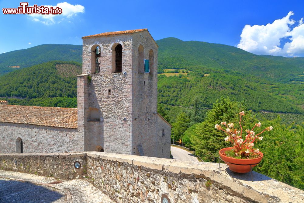 il_borgo_di_vallo_di_nera_in_umbria