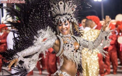 il_carmevale_brasiliano_al_sambodromo_di_rio_de_janeiro_in_brasile