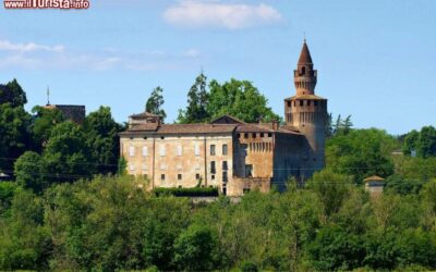 Il castello di Rivalta a Gazzola in primavera