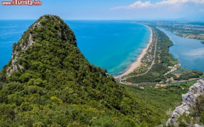 il_circeo_montagne_e_spiagge_nel_parco_nazionale_sulla_costa_del_lazio_vicino_a_sabaudia