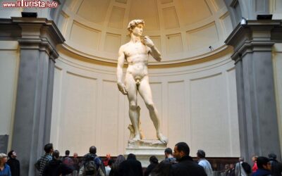 il_david_di_michelangelo_esposto_nella_galleria_dell_accademia_di_firenze