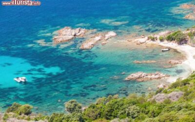 il_golfo_e_la_spiaggia_di_cupabia_costa_ovest_della_corsica