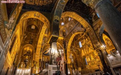 il_magico_interno_della_cappella_palatina_di_palermo_rivestito_da_preziosi_mosaici