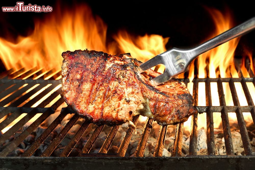 il_maiaile_protagonista_delle_grigliate_di_carne_a_montiano_durante_la_sagra_di_fine_gennaio