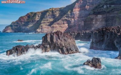 il_mare_e_la_costa_rocciosa_di_sao_miguel_azzorre