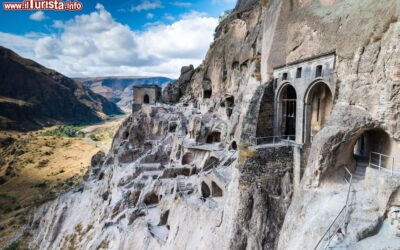 il_monastero_e_citta_rupestre_di_vardzia_patrimonio_unesco_in_georgia