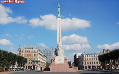il_monumento_alla_liberta_di_riga_in_lettonia