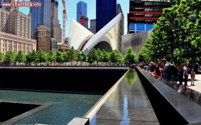 il_percorso_di_visita_tra_le_due_piscine_del_memoriale_11_settembre_a_new_york_city